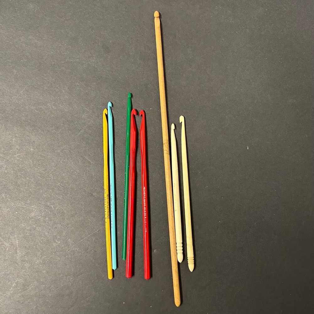 Boye Vintage Crochet Hook Lot Mixed Sizes E G H Wood Plastic Bone Style Good